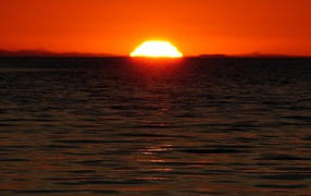 Большое солнце на закате