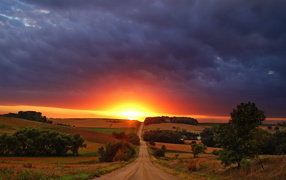 Красивый солнечный закат