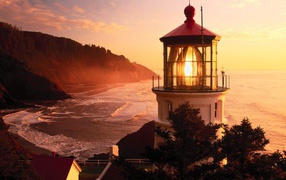 Свет маяка на закате