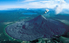 Огромный вулкан