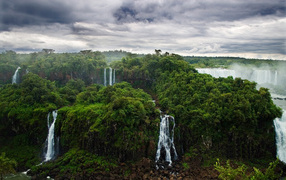 Водопады в джунглях