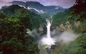 Водопад Сан-Рафаэль Эквадор