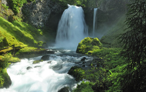 Водопад на лесной речке