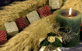 Свеча и украшения