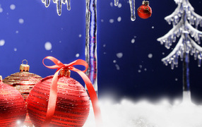 Игрушки и сосульки