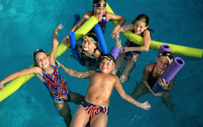 Children in the swimming pool / Children