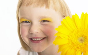 Девочка с цветком