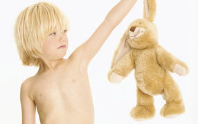 Мальчик и заяц