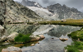 У подножия гор