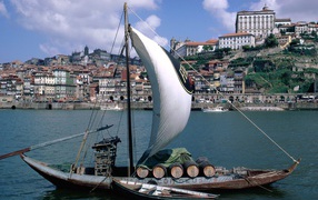 Красивый парусник