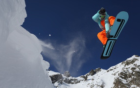 The snowboarder in mountains