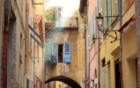 Узкая улица