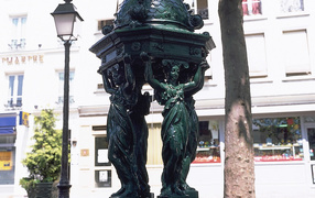 Фонтан Париж