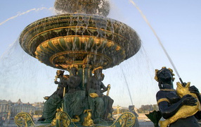 Париж, фонтан на Площади Согласия