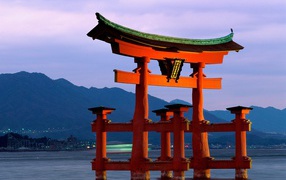 Великие Ворота, святыня Itsukushima, Miyajima, Япония