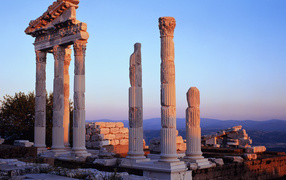 Развалины древнего храма