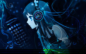 Акияма слушает музыку