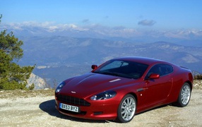 Актон Мартин на горной дороге