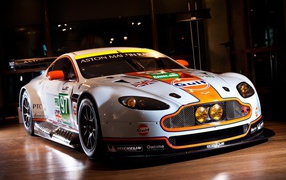Автомобиль Aston Martin Vantage GTE