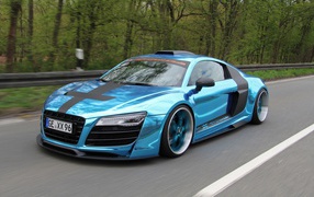 Голубая Audi R8