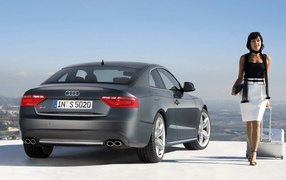 Серебристый Ауди S5