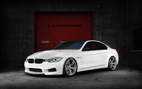 Белая BMW M4