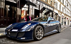 Автомобиль Феррари синий