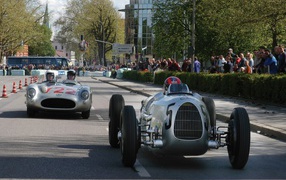 	 Parade of vintage cars