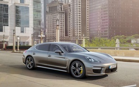 Porsche Panamera Turbo S в городе
