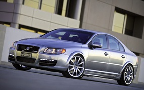 Удивительная Серебряная Volvo S80