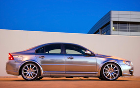 Серебряная Volvo S80