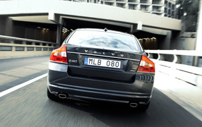 Volvo S80 from rear