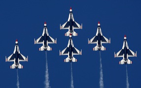 Самолеты F-16 Fighting Falcon
