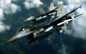 Самолет F-16