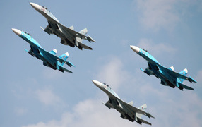 Четверка СУ-27 в небе