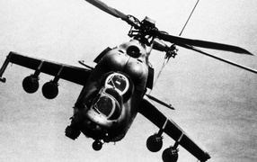 Боевой вертолет в полете