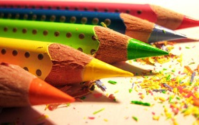  Заточеные цветные карандаши