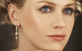 Актриса Наоми Ватс