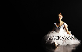 Балерина в образе белого лебедя