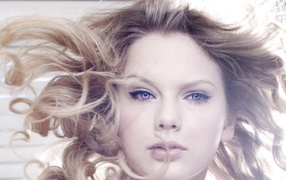 Знаменитость Тейлор Свифт