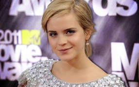 Эмма Ватсон в белом платье