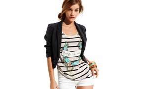 В полосатой майке