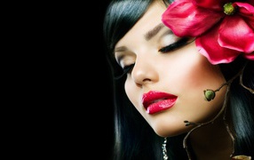 Портрет брюнетки с цветком