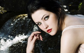 Брюнетка Пенелопа