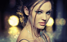 Women models Candice Swanepoel