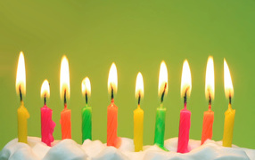 Разноцветные свечи на день рождения