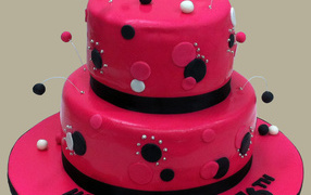 Розовый торт на день рождения