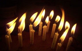 Пламя свечей на день рождения