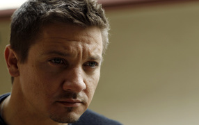 Джереми Реннер актер