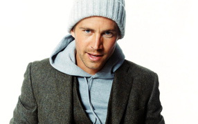  Известный актер Пол Уокер зимний стиль